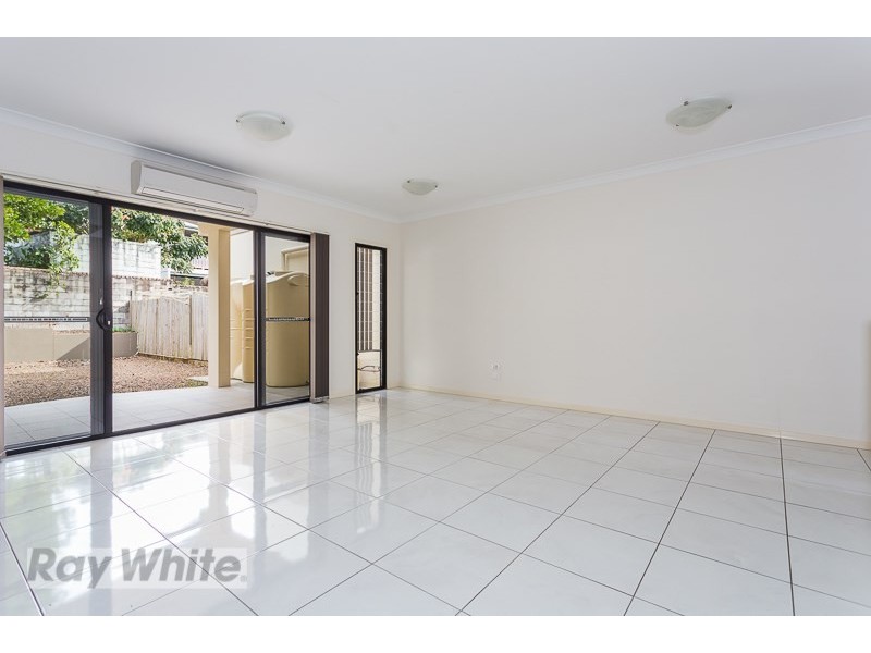 15B Houthem Street, Camp Hill QLD 4152