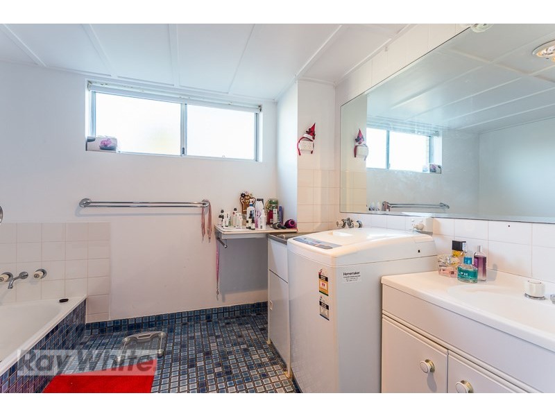 2/16 McLay Street, Coorparoo QLD 4151