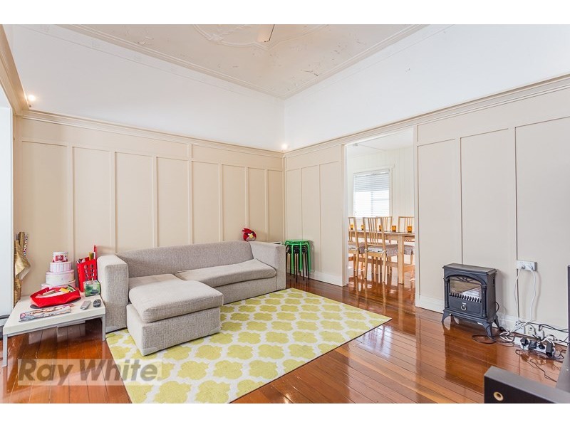 13 Curtis Street, Norman Park QLD 4170