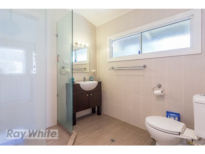 13 Curtis Street, Norman Park QLD 4170