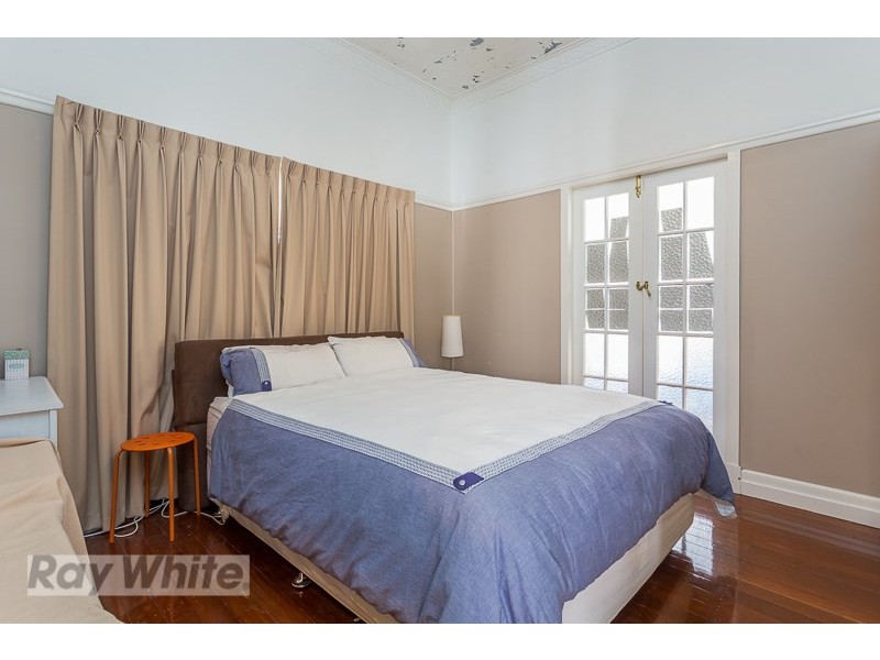 13 Curtis Street, Norman Park QLD 4170