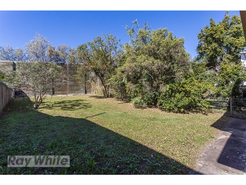 13 Curtis Street, Norman Park QLD 4170