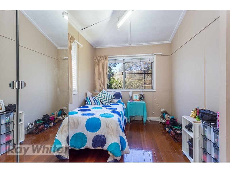 13 Curtis Street, Norman Park QLD 4170