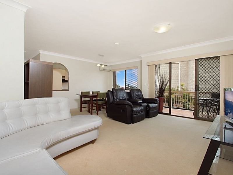 1/10 Mansfield Street, Coorparoo QLD 4151