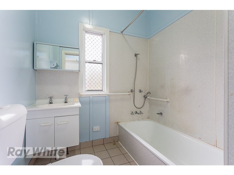 17 Long Street, Camp Hill QLD 4152