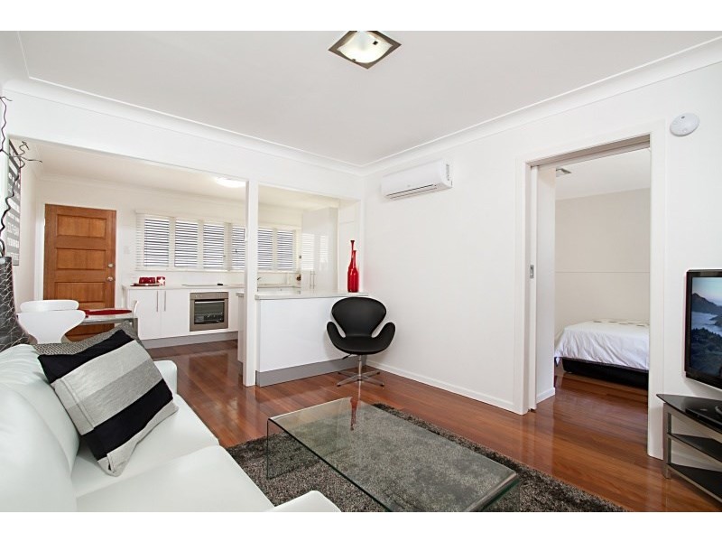 2/11 Henry Street, Greenslopes QLD 4120