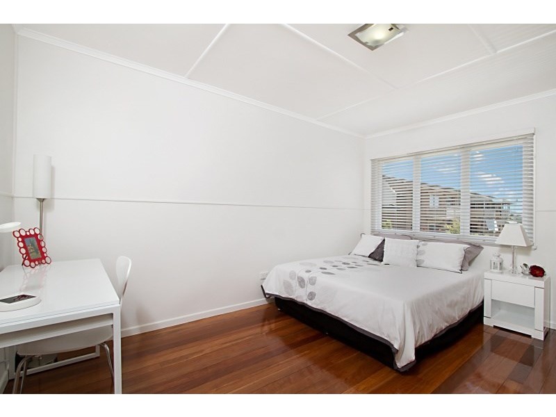 2/11 Henry Street, Greenslopes QLD 4120