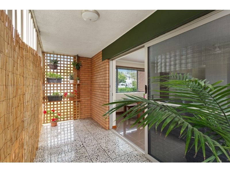 2/15 Macaulay Street, Coorparoo QLD 4151