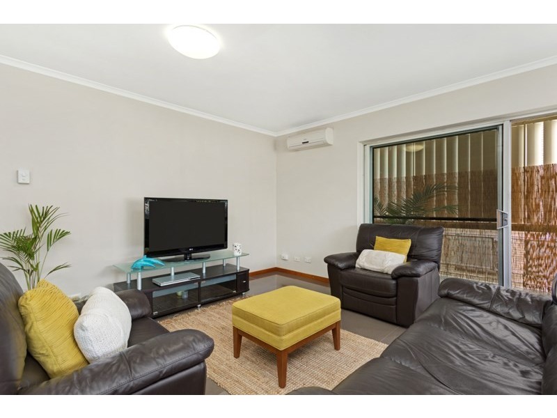 2/15 Macaulay Street, Coorparoo QLD 4151
