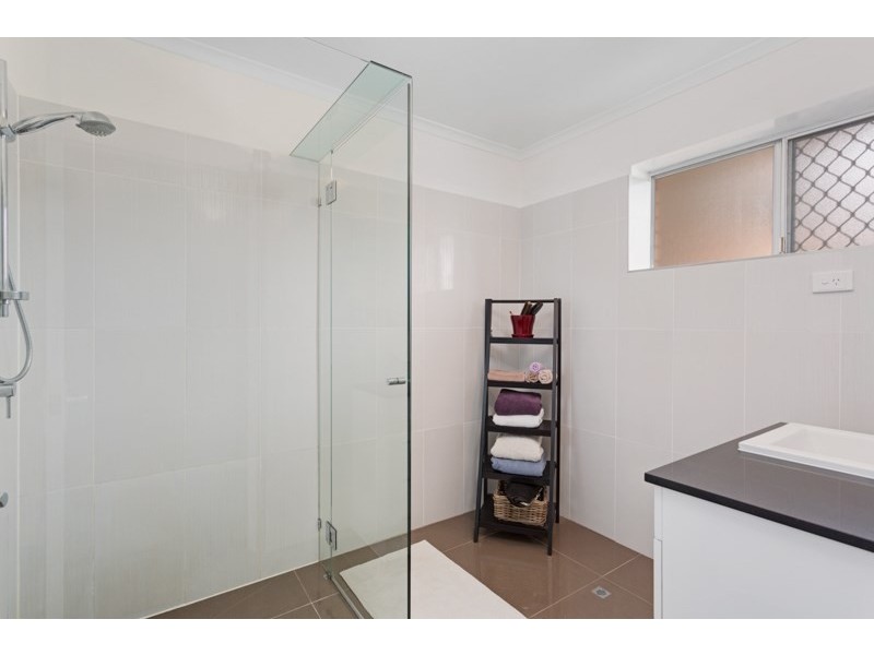 2/15 Macaulay Street, Coorparoo QLD 4151