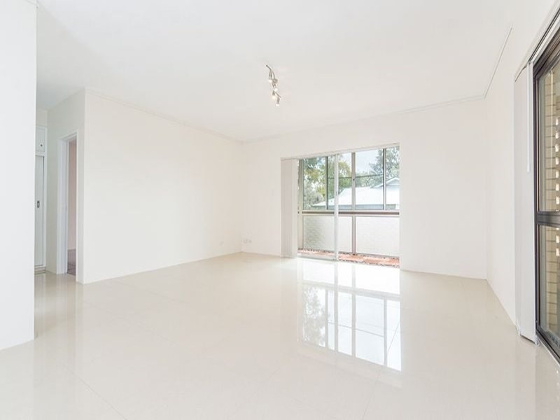 2/296 Cavendish Road, Coorparoo QLD 4151