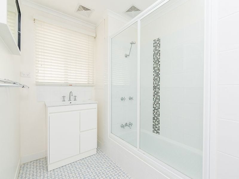 2/296 Cavendish Road, Coorparoo QLD 4151