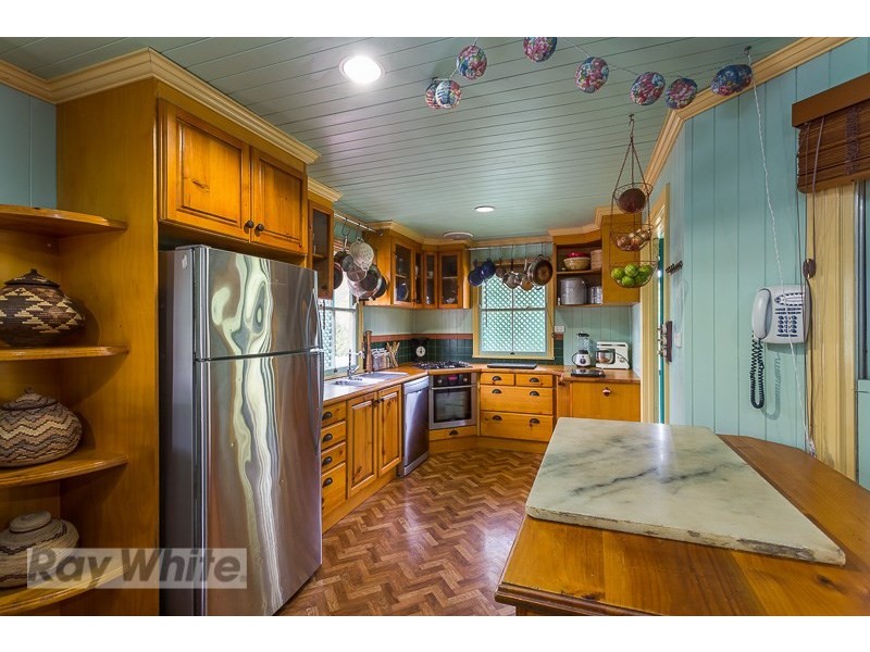 39 Knowsley Street, Greenslopes QLD 4120