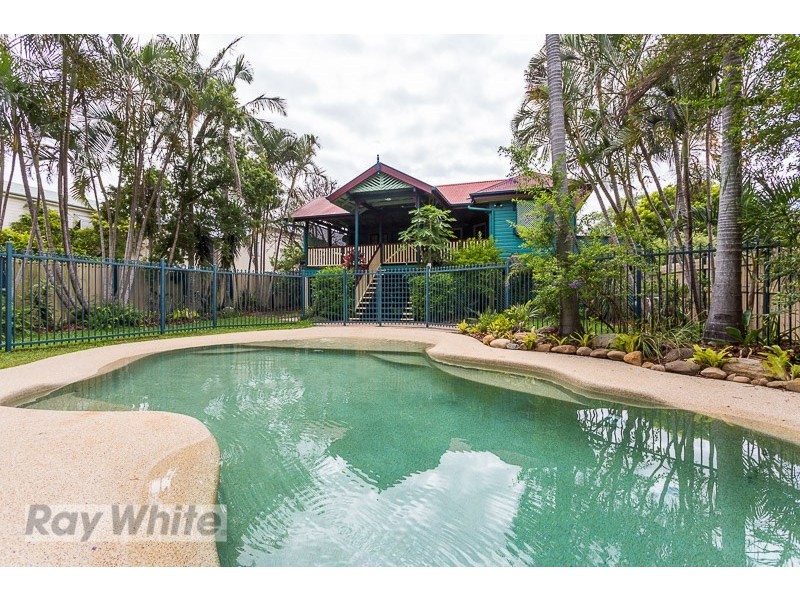 39 Knowsley Street, Greenslopes QLD 4120
