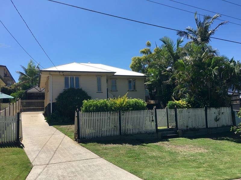 32 Renton Street, Camp Hill QLD 4152