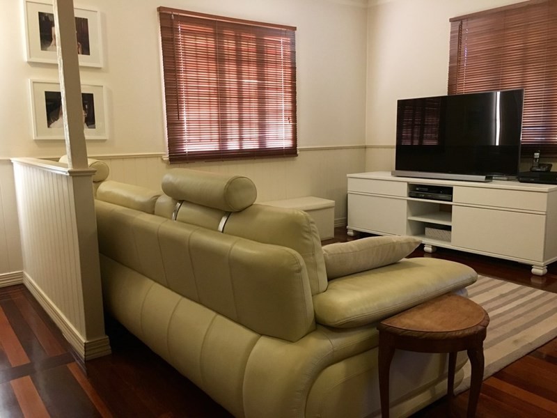 32 Renton Street, Camp Hill QLD 4152