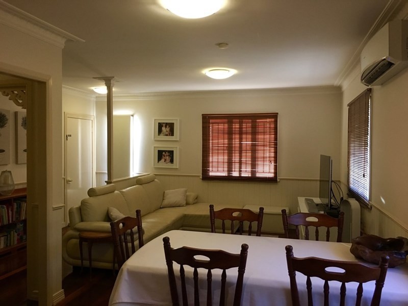 32 Renton Street, Camp Hill QLD 4152