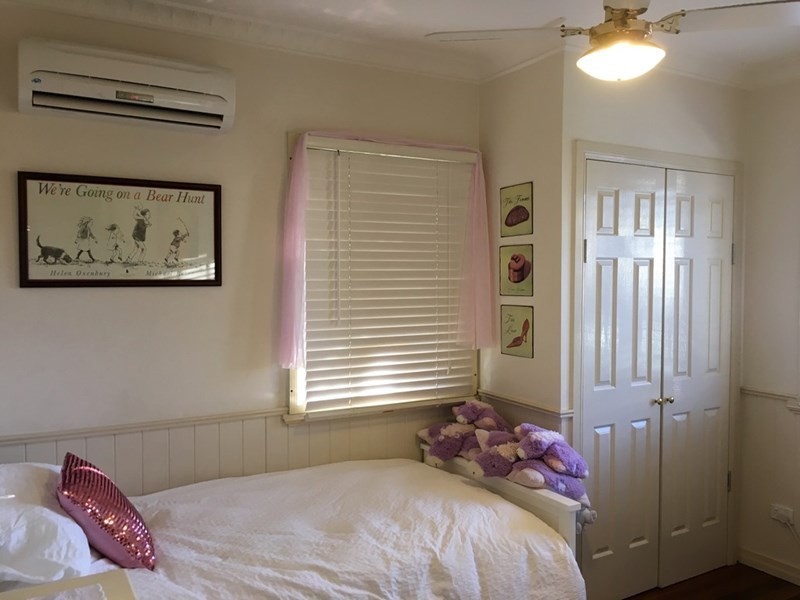 32 Renton Street, Camp Hill QLD 4152