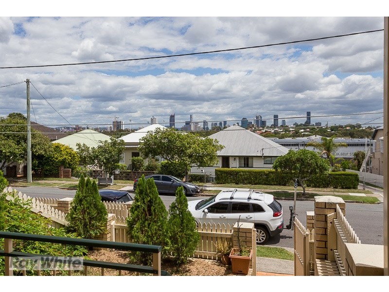 2/43 Ninth Avenue, Coorparoo QLD 4151