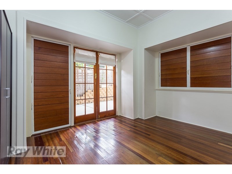 32 Kanumbra Street, Coorparoo QLD 4151