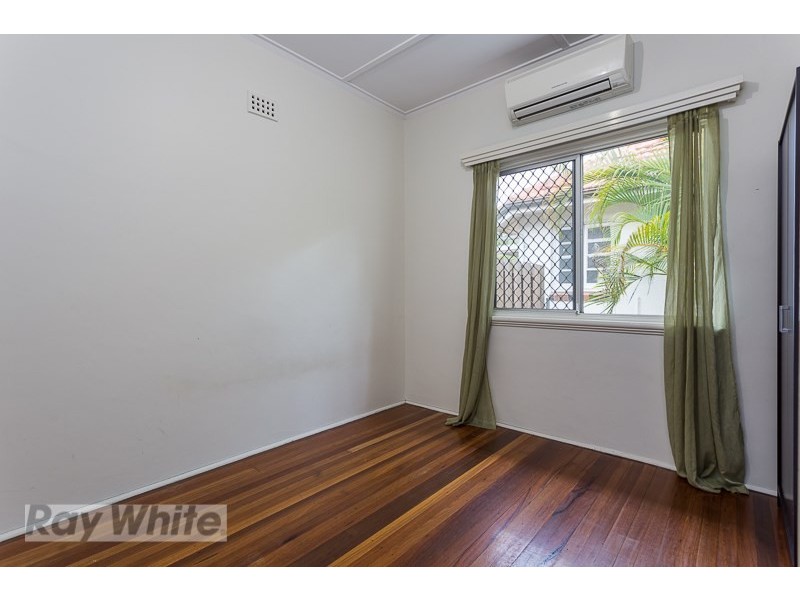 32 Kanumbra Street, Coorparoo QLD 4151