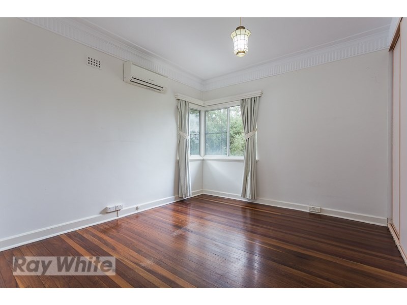 32 Kanumbra Street, Coorparoo QLD 4151