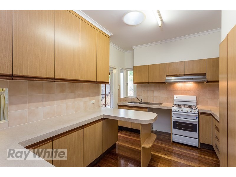 32 Kanumbra Street, Coorparoo QLD 4151