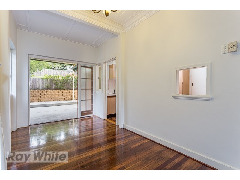 32 Kanumbra Street, Coorparoo QLD 4151