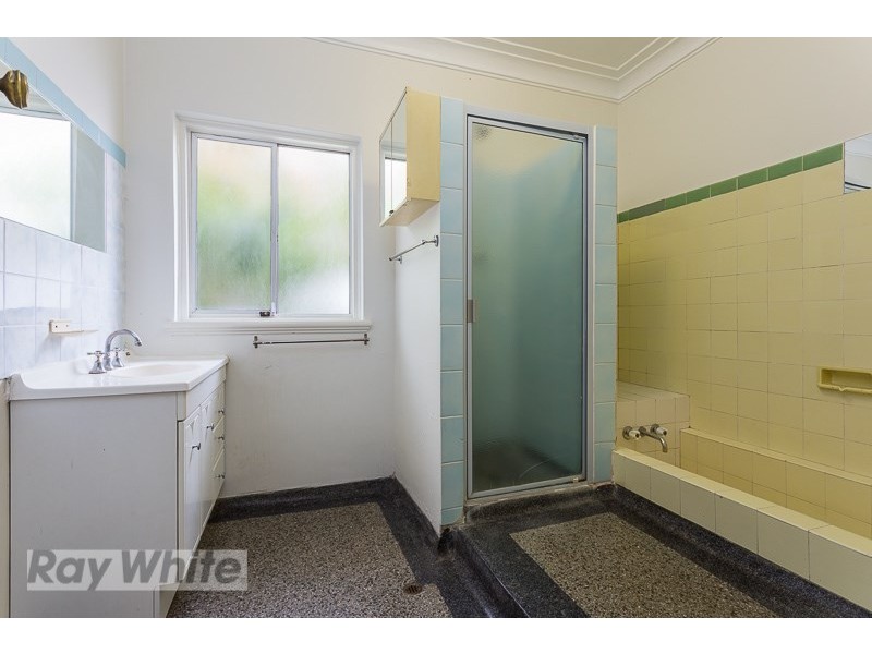 32 Kanumbra Street, Coorparoo QLD 4151