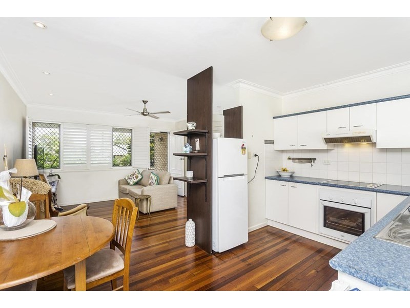 1/19 Robinson Street, Coorparoo QLD 4151