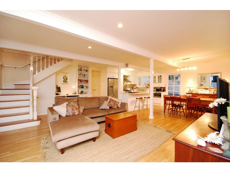 18 Strangman Terrace, Coorparoo QLD 4151