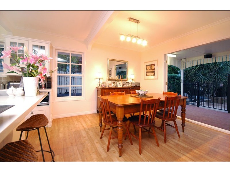 18 Strangman Terrace, Coorparoo QLD 4151