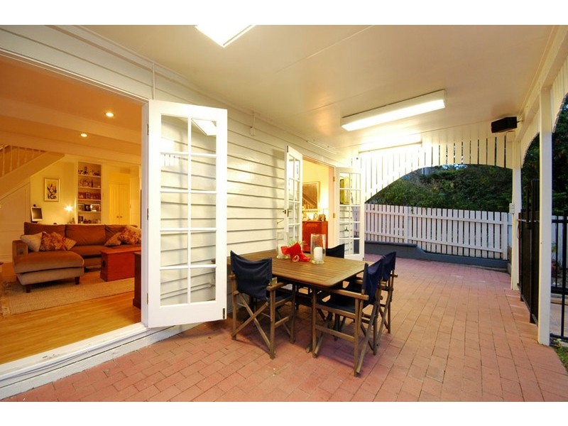 18 Strangman Terrace, Coorparoo QLD 4151