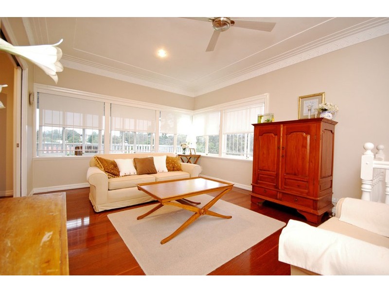 18 Strangman Terrace, Coorparoo QLD 4151