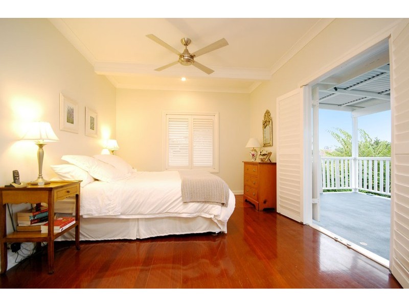 18 Strangman Terrace, Coorparoo QLD 4151