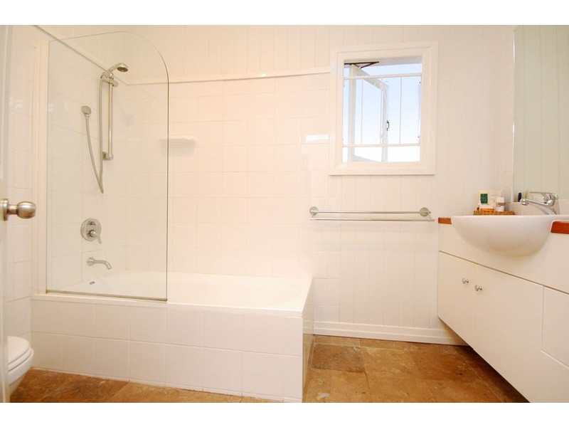 18 Strangman Terrace, Coorparoo QLD 4151