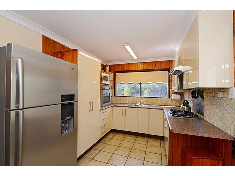 16 Nursery Road, Holland Park West QLD 4121