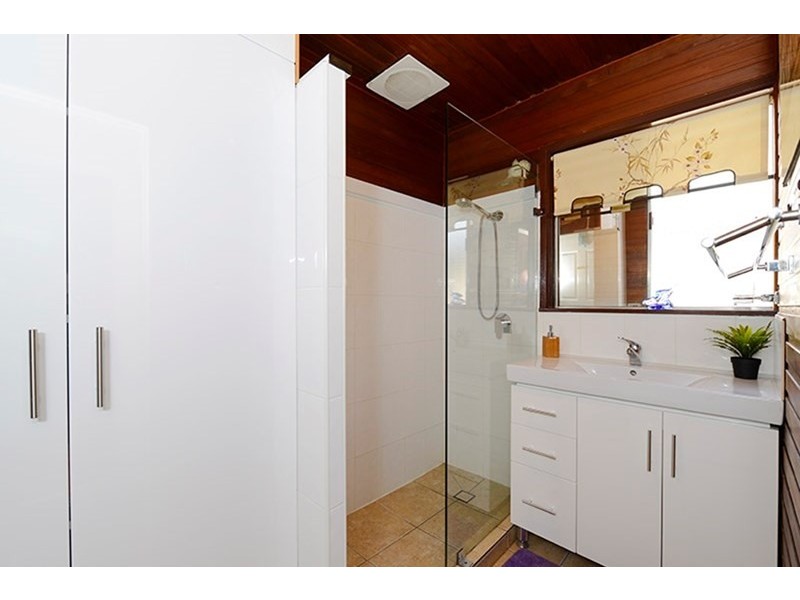 16 Nursery Road, Holland Park West QLD 4121