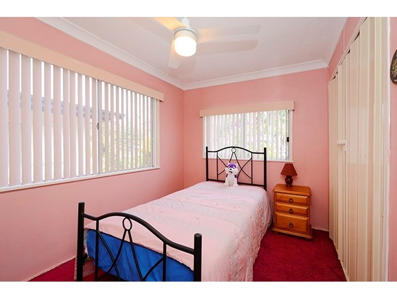 16 Nursery Road, Holland Park West QLD 4121