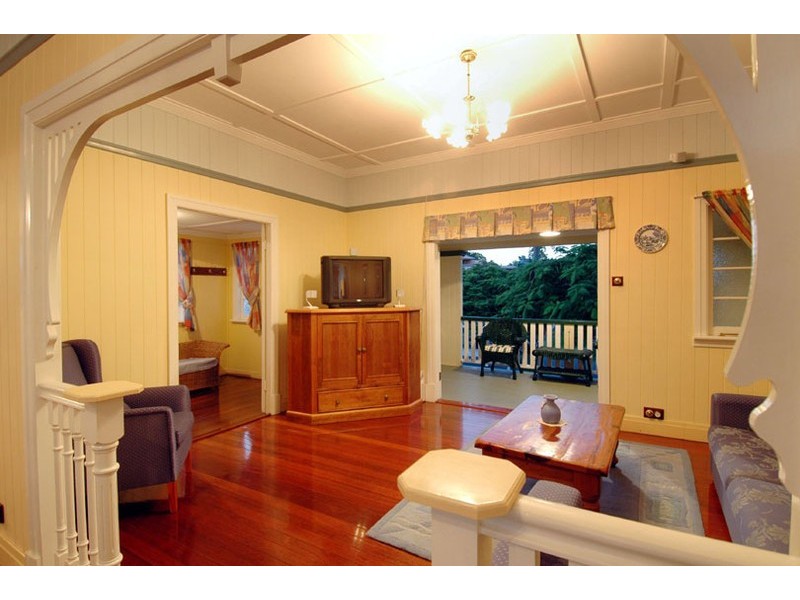 17 Rees Avenue, Coorparoo QLD 4151