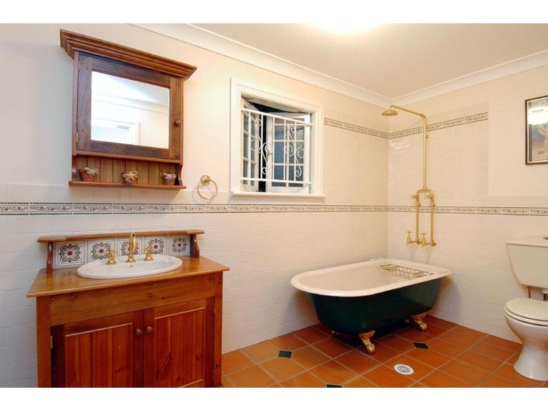 17 Rees Avenue, Coorparoo QLD 4151
