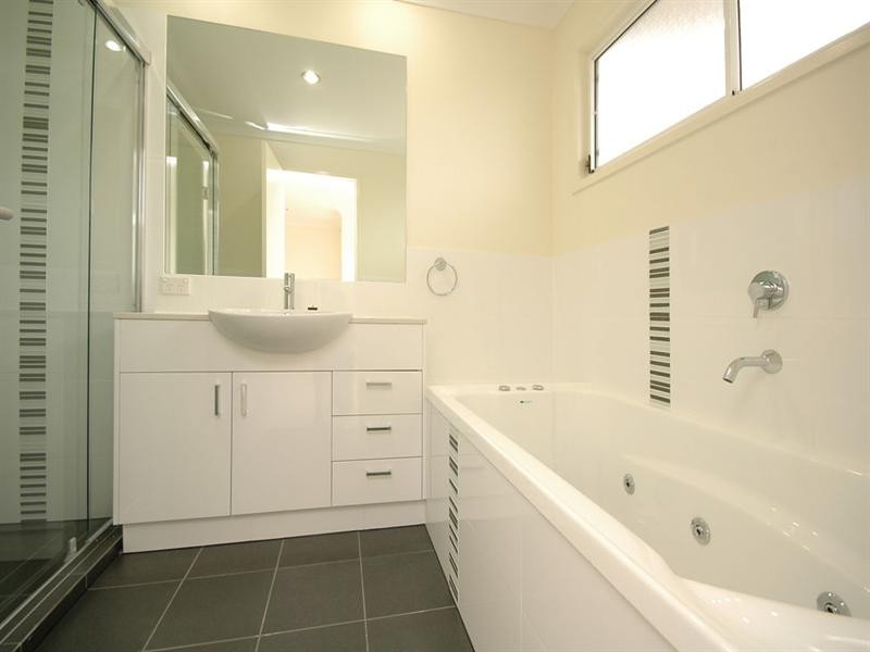 64 Baron Street, Greenslopes QLD 4120