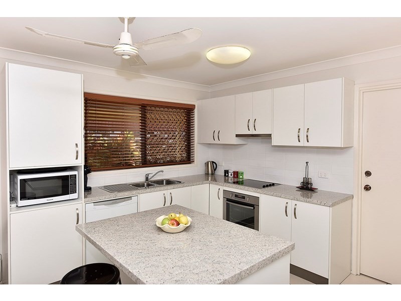 1 Glenalwyn Street, Holland Park QLD 4121