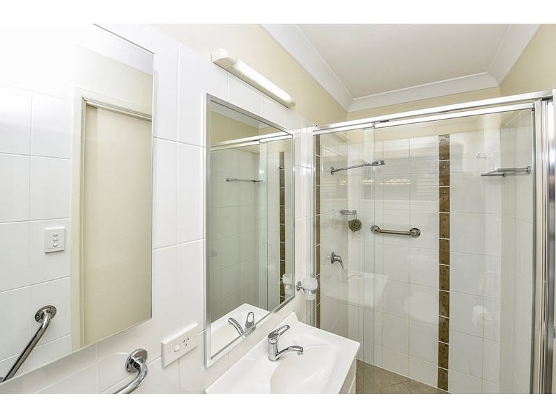 1 Glenalwyn Street, Holland Park QLD 4121