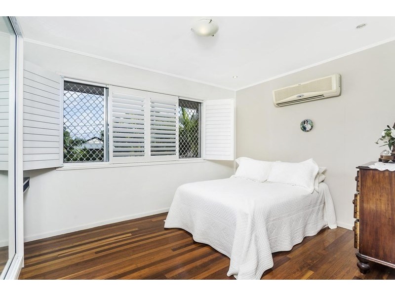 1/19 Robinson Street, Coorparoo QLD 4151