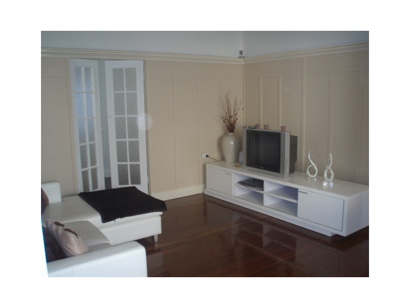 13 Curtis Street, Norman Park QLD 4170