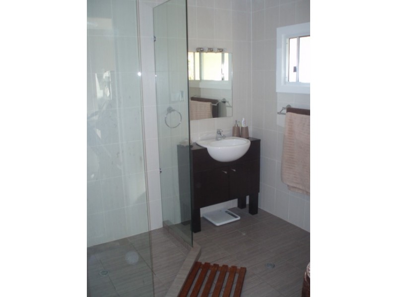 13 Curtis Street, Norman Park QLD 4170