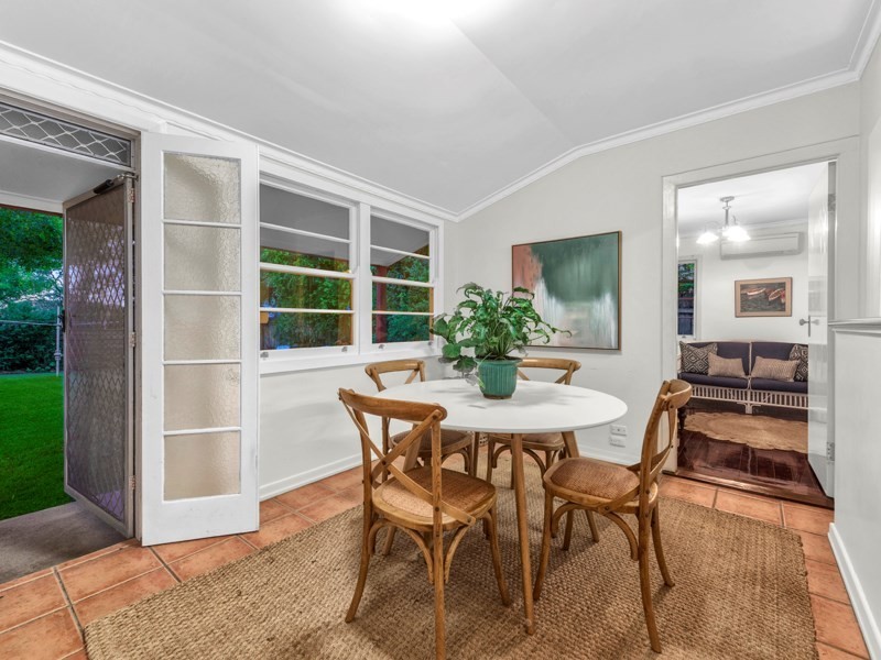 490 Cavendish Road, Coorparoo QLD 4151