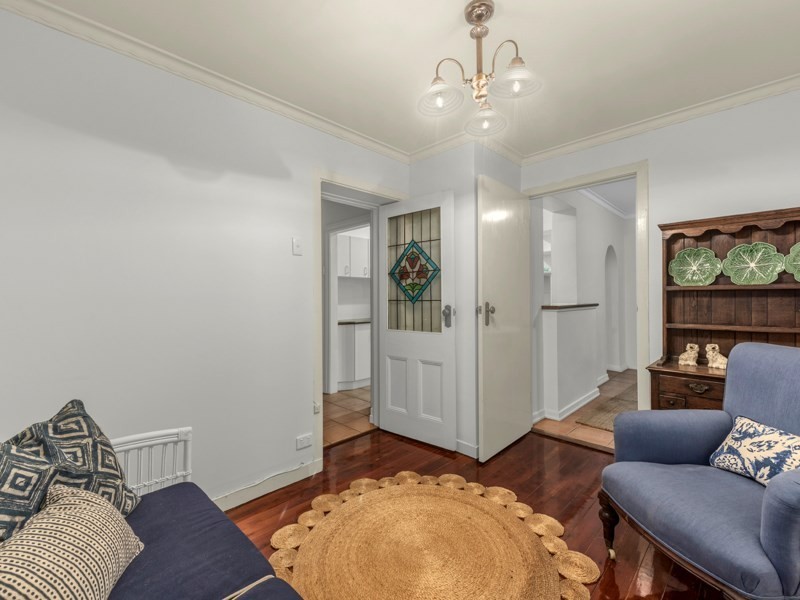 490 Cavendish Road, Coorparoo QLD 4151