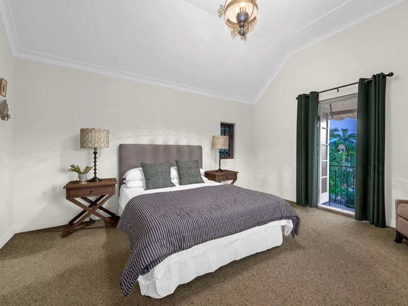 490 Cavendish Road, Coorparoo QLD 4151